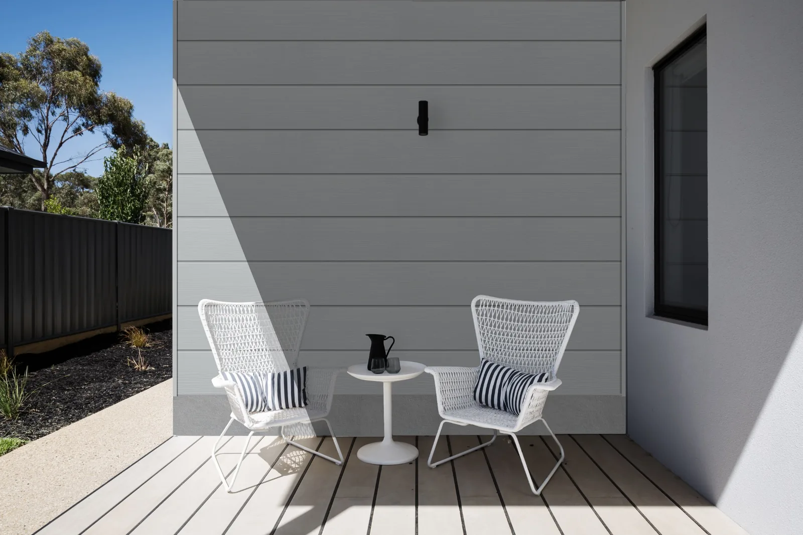 Fortex Clic horizontal cement grey cladding on a patio wall